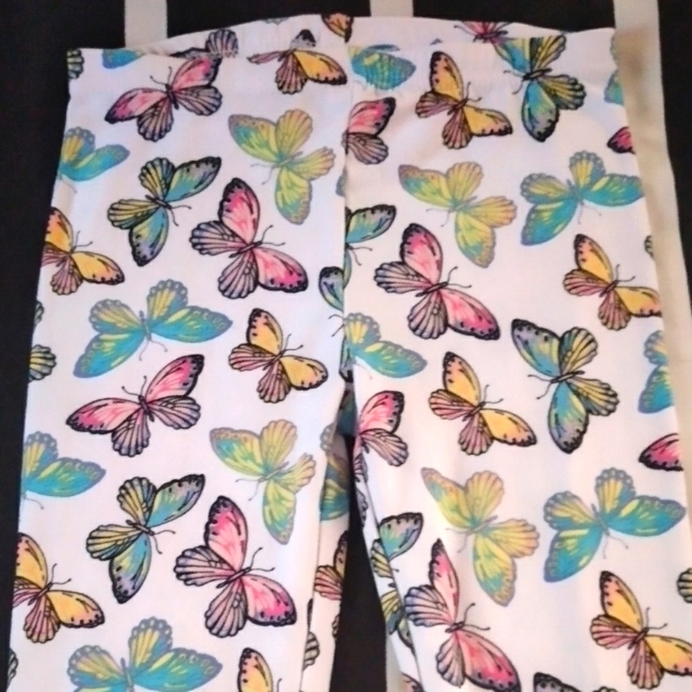 Really Cute Butterfly Leggings for little girl size 7/8.